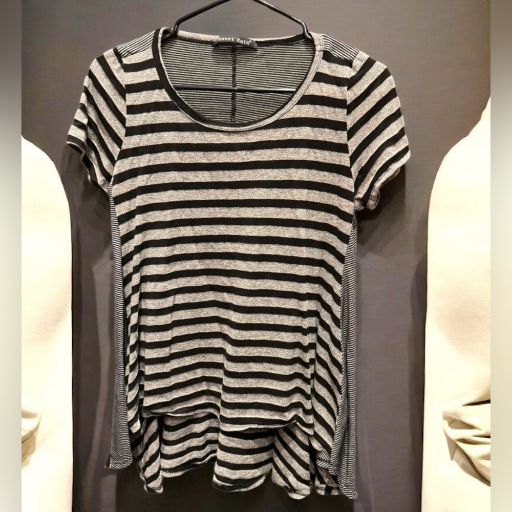 High low tunic Sweet Rain Black and Gray Striped Short Sleeve Top MEDIUM